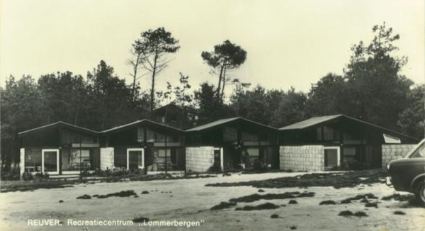 De Lommerbergen, bungalows naar een ontwerp van Jaap Bakema.